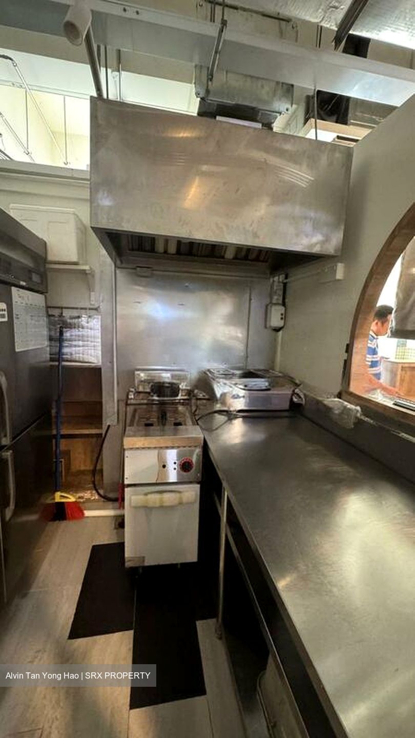 Commonwealth Drive (D3), Retail #520754481